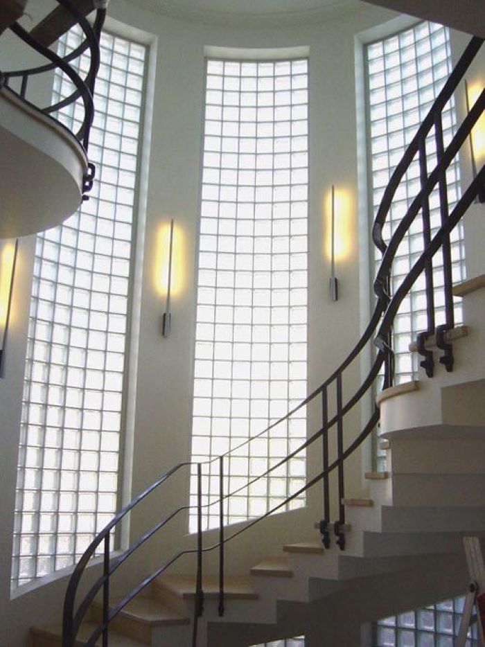 Ô kính lấy sáng cầu thang - vẻ đẹp của kiến trúc hiện đại